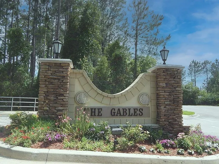 374 Scrub Jay Dr — Photo 2