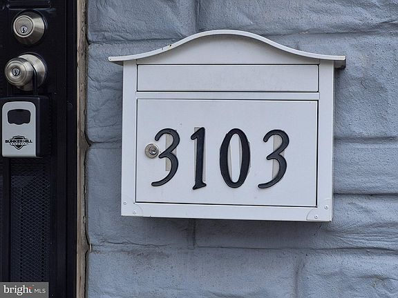 4th image of 3103 E Monument St