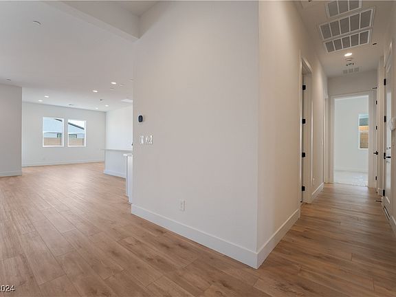 5th image of 816 Watford Pl