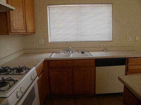 4th image of 527 Country Hill Dr