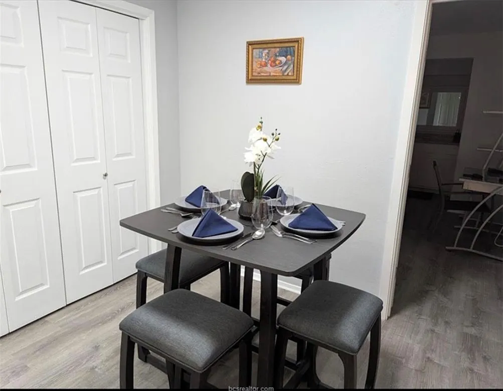 2 bed, 890 sqft, $1,350 — Photo 4