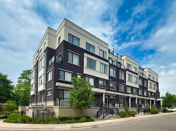 200 Alex Gardner Cir #31, Aurora, ON L4G 3G5
