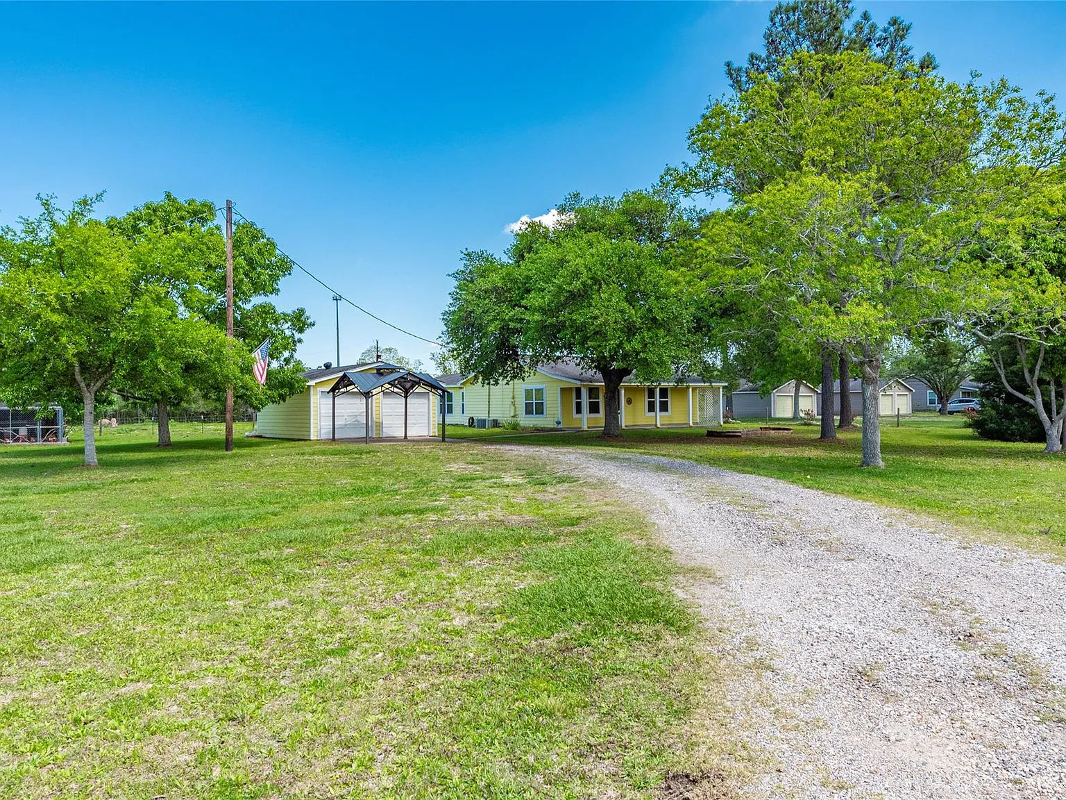3 bed, 2.0 bath, 1896 sqft, $2,275 — Photo 4