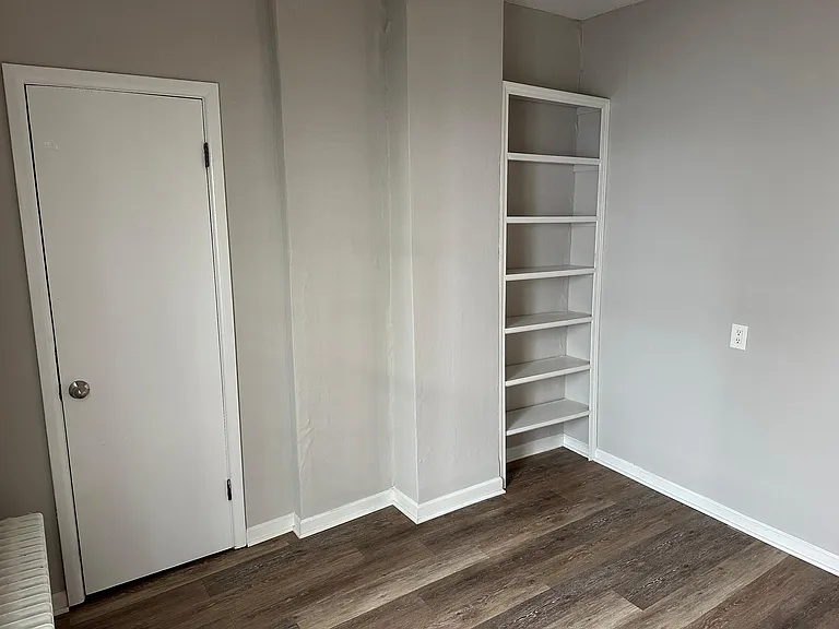 149 College St — Photo 14
