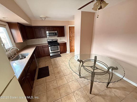 5th image of 1061 Arden Ave