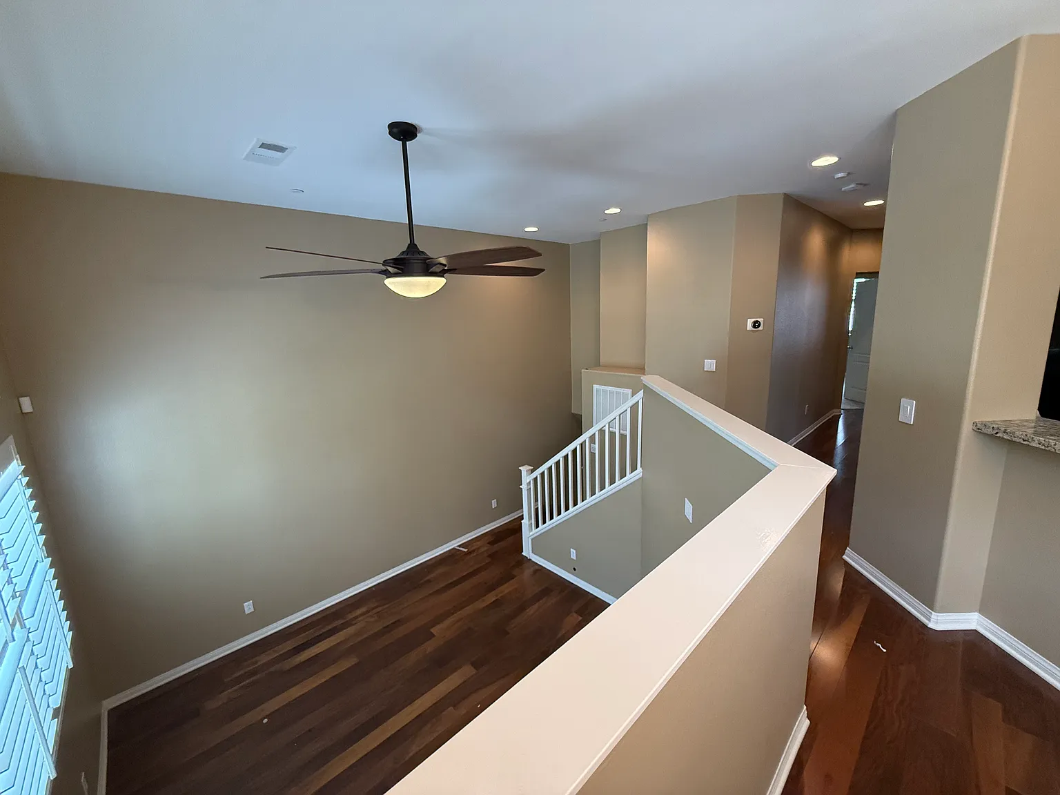 2 bed, 1043 sqft, $3,600 — Photo 3