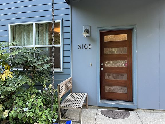 2nd image of 310 SW Maricara St