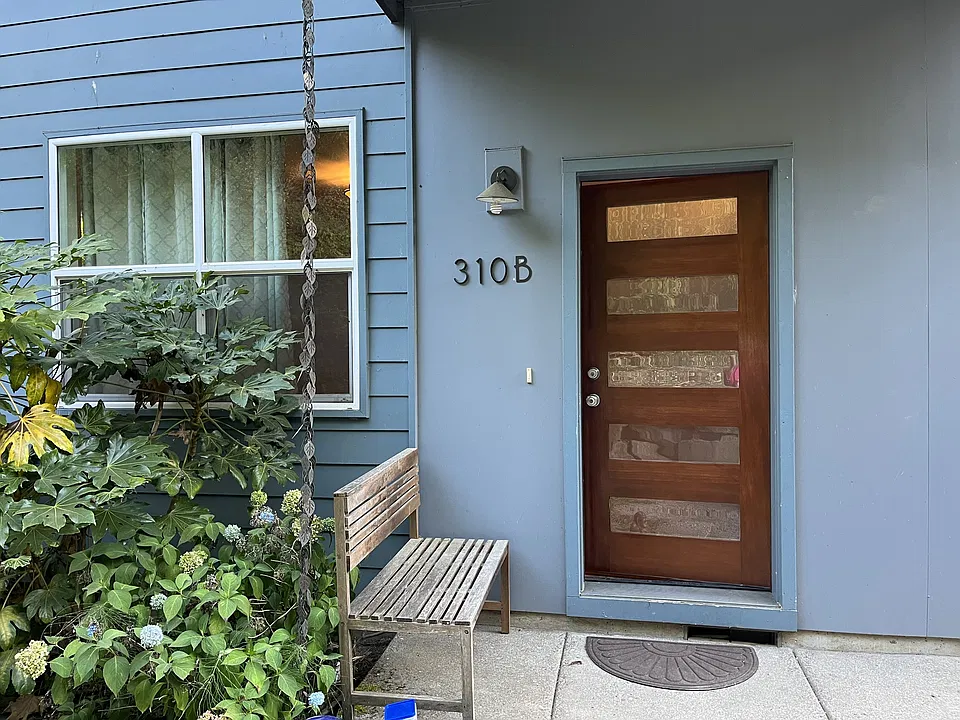 310 SW Maricara St