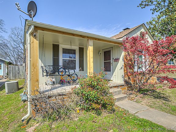 5th image of 1024 N Main St