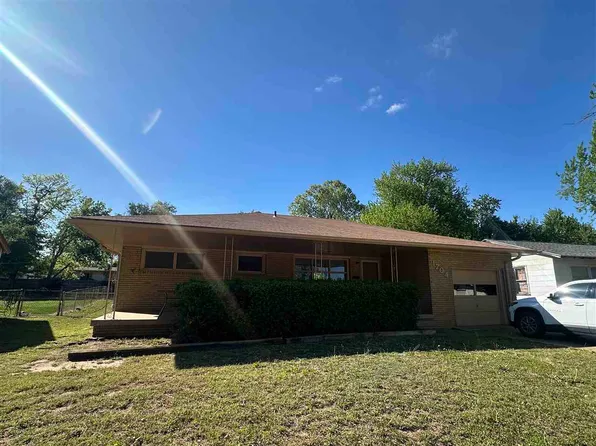 1704 Hudson Dr, Ponca City, OK 74601