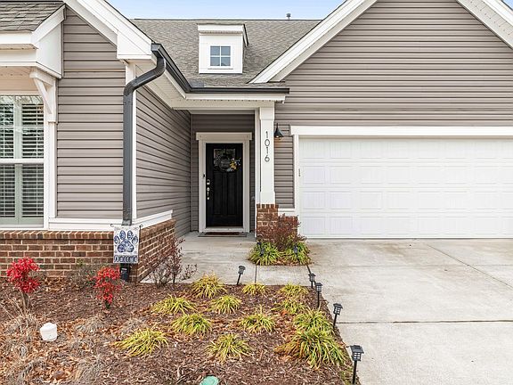 4th image of 1016 Hollis Cir