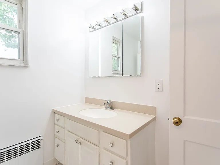 6331 Alderson St — Photo 24