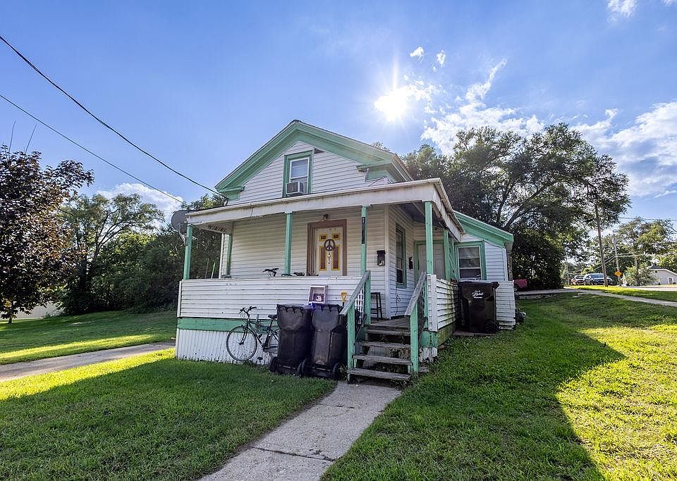 1st image of 1542 6th St