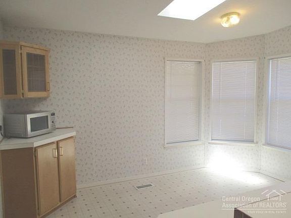 4th image of 12360 Larchwood Dr