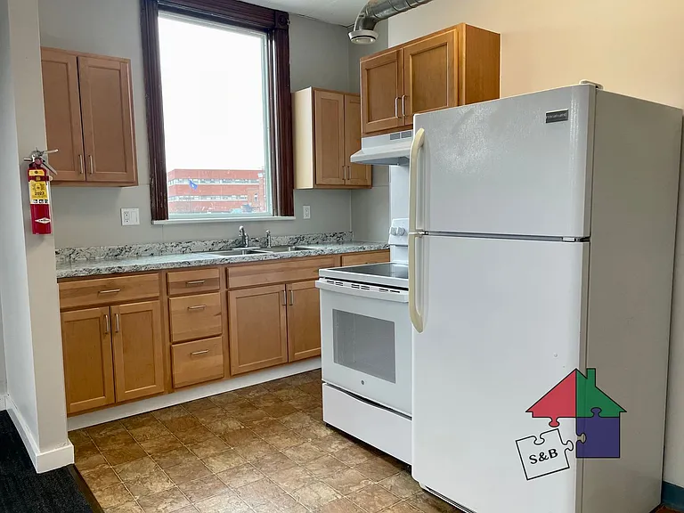 180 N Main St — Photo 3