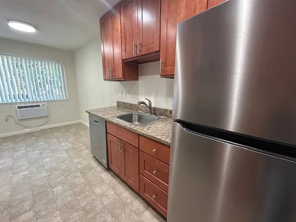 Tanglewood, 970 Meridian Ave #2B-2Ba-900Sqft, San Jose, CA 95126