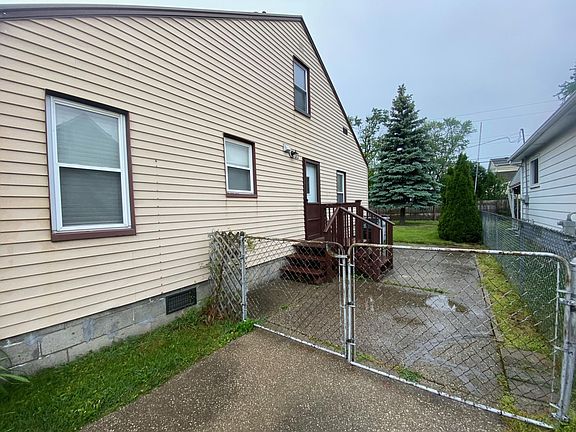 3rd image of 320 W Sonoma Ave
