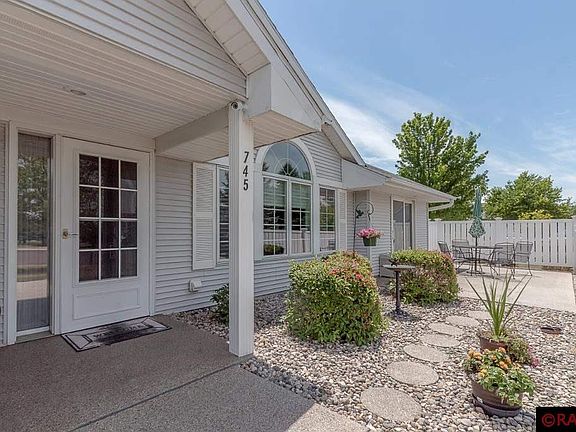 2nd image of 745 Grayhawk Cir