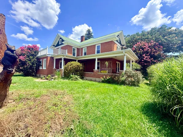 365 Market St, Peterstown, WV 24963