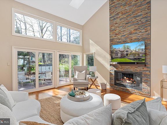5th image of 9107 Meadowcreek Ln