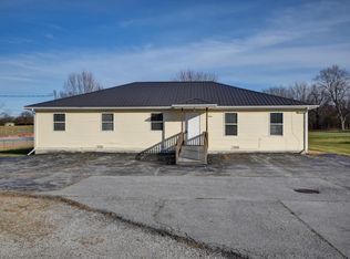 1610 S Elliott Ave, Aurora, MO 65605