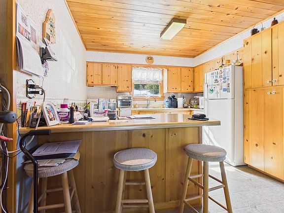 4th image of 1021 S Shore Road
