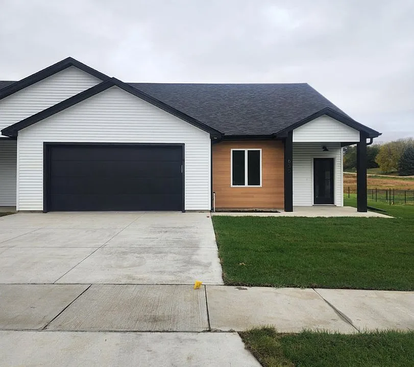 2012 Parkview Dr