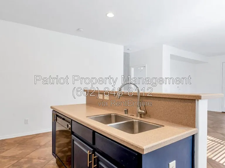 35211 N 34th Ave — Photo 2