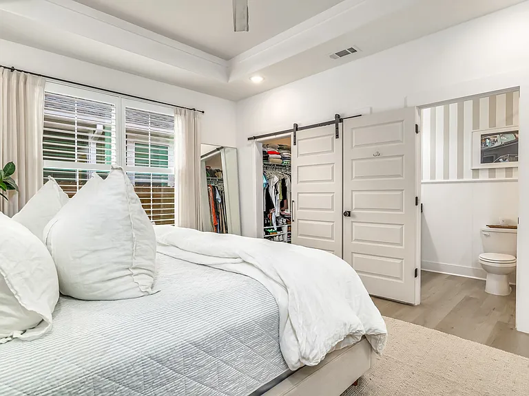 913 W Jackson St — Photo 20