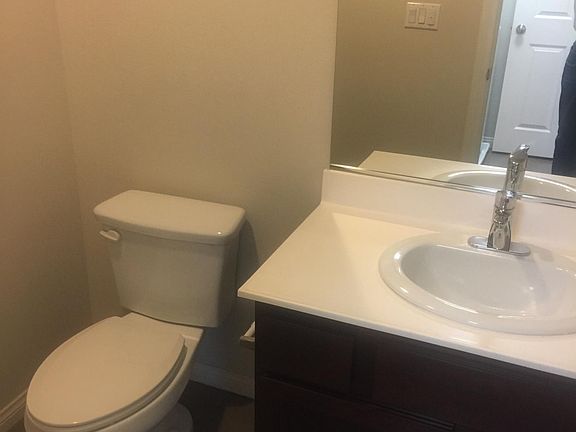 4th image of 711 S Ivy Ave Unit A