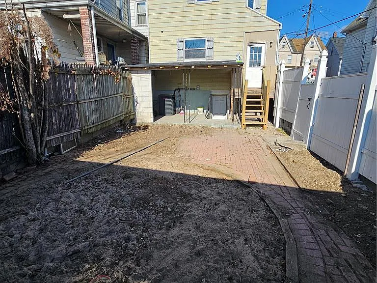912 Spring Garden St — Photo 13