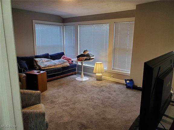 4th image of 110 Eastholm Ave