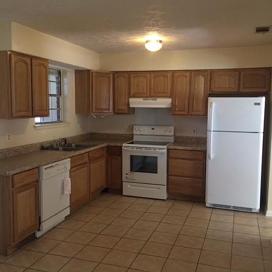 2nd image of 124 Melrose Pl