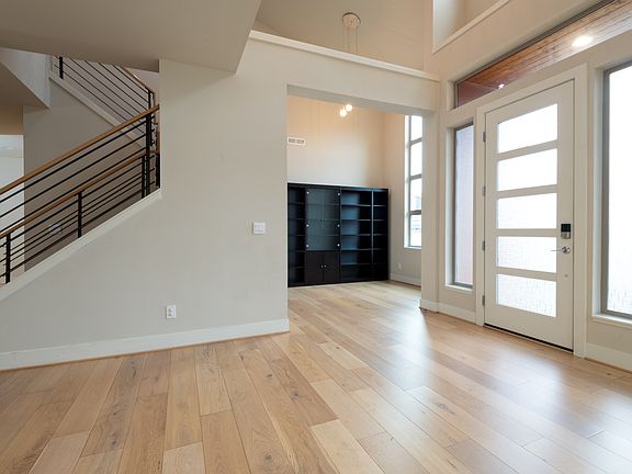 2nd image of 4077 233rd Pl SE