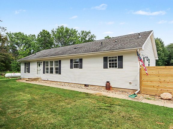3rd image of 56883 Pulver Rd
