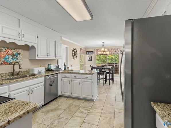 1111 Chesterfield Rd SE, Huntsville, AL 35803