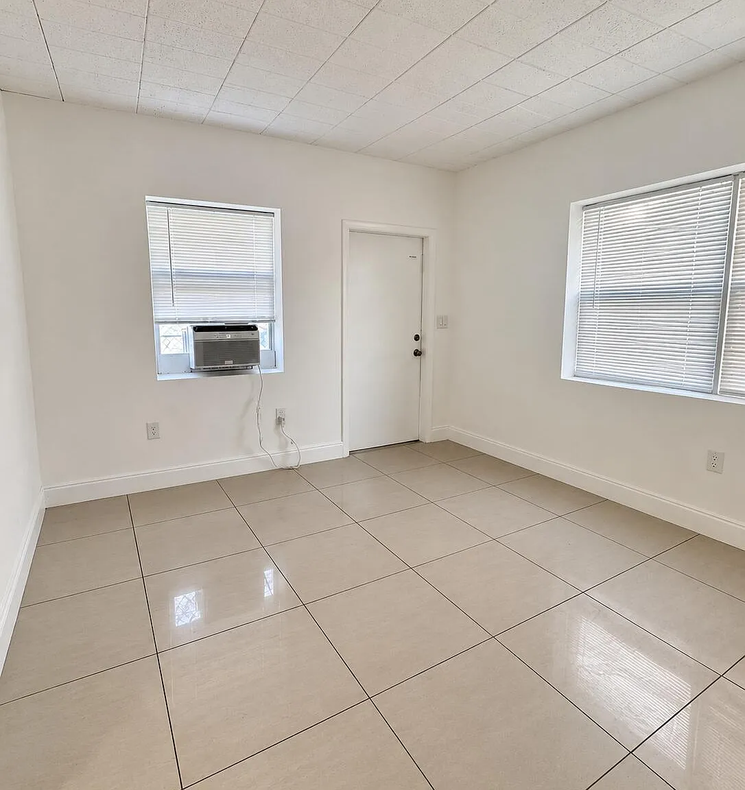 2 bed, 1.0 bath, 462 sqft, $1,400 — Photo 4