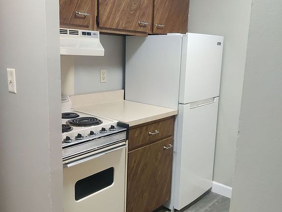 3rd image of 613 S Grace Ave #3
