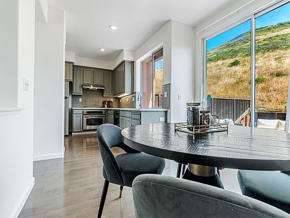 3rd image of 32 Highcrest Ln #A