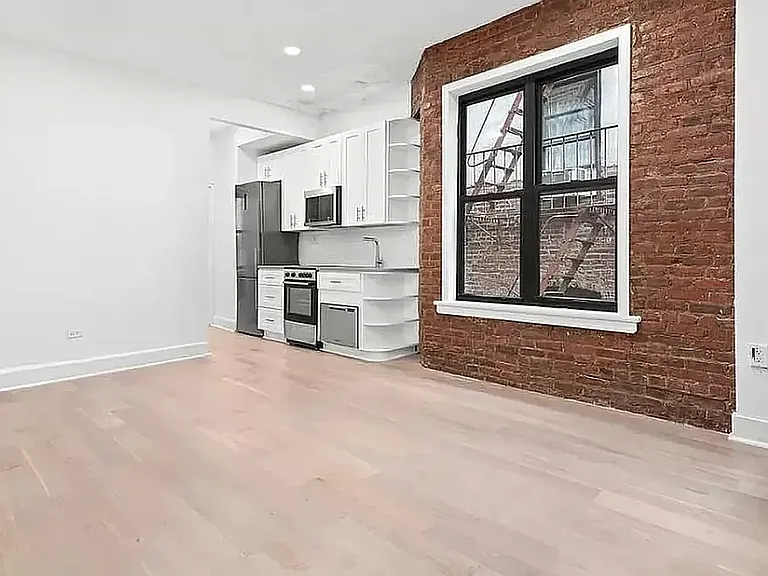 338 E 13th St #2D — Photo 1