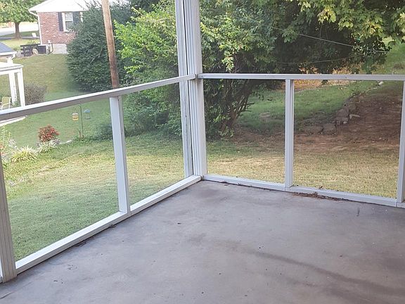 2nd image of 815 Sunrise Ln