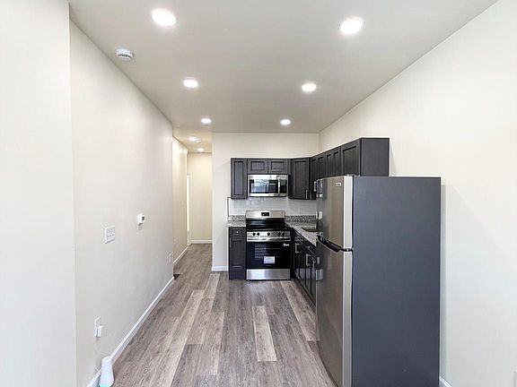 2nd image of 240 W Ontario St Floor 1