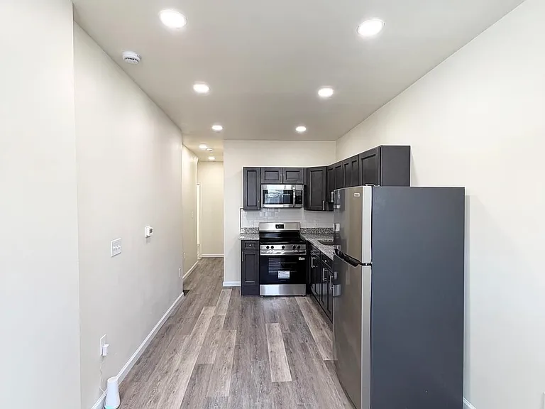 240 W Ontario St #1 — Photo 2
