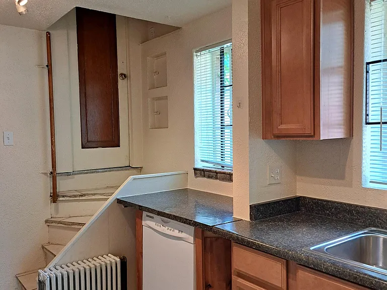 287 S Lafayette St — Photo 9