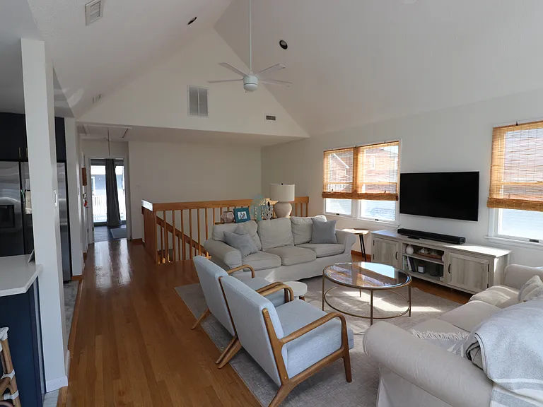 411 N Vendome Ave — Photo 8