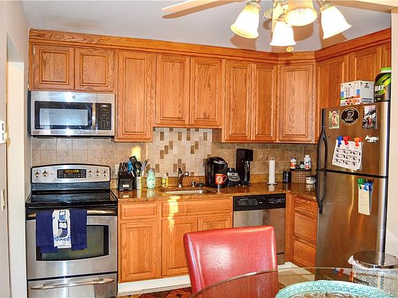 2nd image of 10 Kings Ct APT B