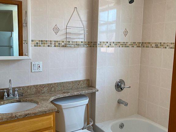 3rd image of 154 Bay 32nd St Floor 2