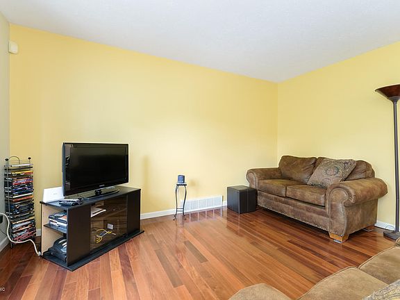 5th image of 203 Merriweather Ln