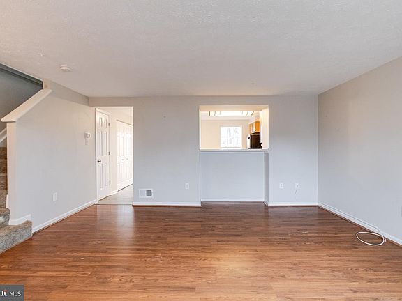 3rd image of 943 Lynham Ct #943