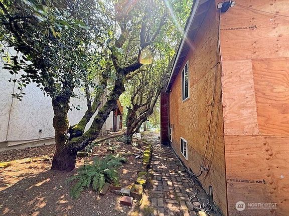 4th image of 2325 Wheaton Way